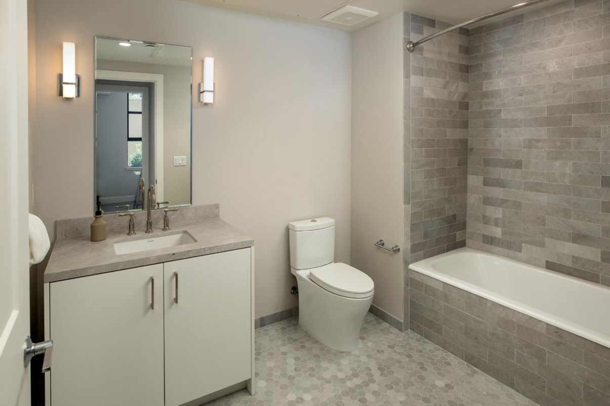 Bathroom, Interior, Recessed Lighting