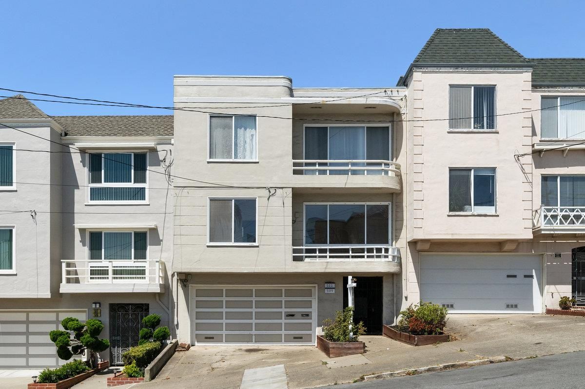 Attached, Exterior, Facade, Rowhouse