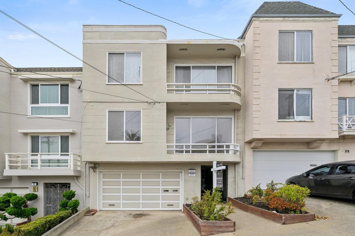 Attached, Exterior, Facade, Rowhouse