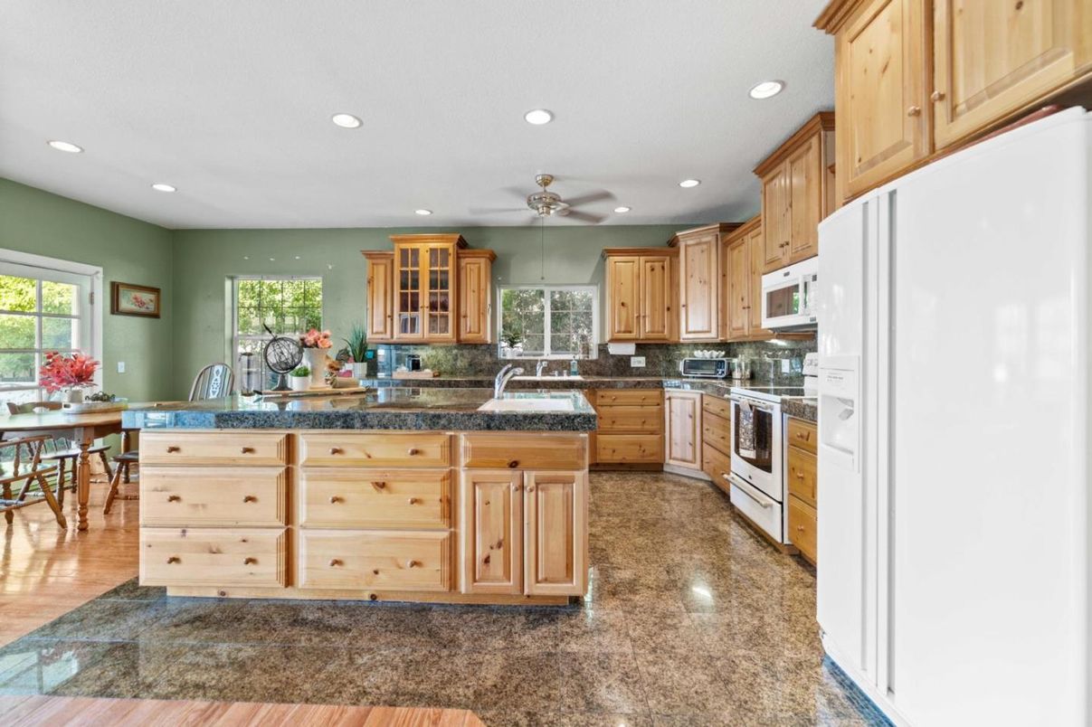 Dining room, Interior, Kitchen, Recessed Lighting