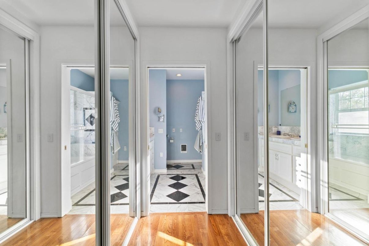 Bathroom, Interior, Recessed Lighting, Wood Texture Flooring