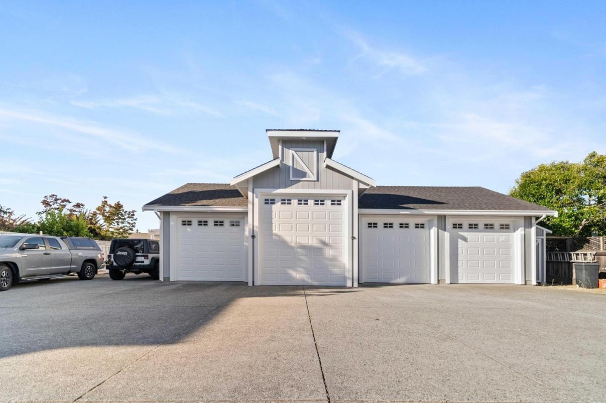 Detached Garage, Exterior
