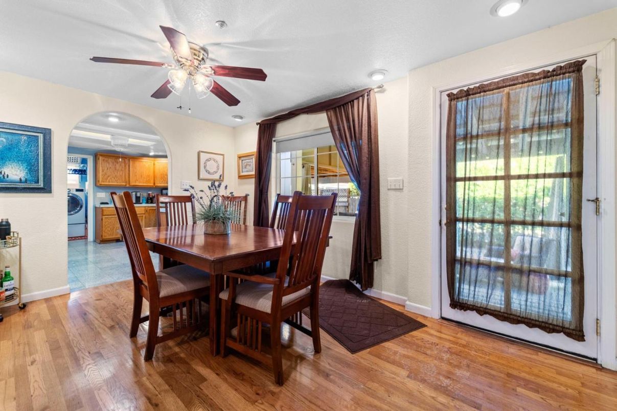 Dining room, Interior, Kitchen, Recessed Lighting, Wood Texture Flooring