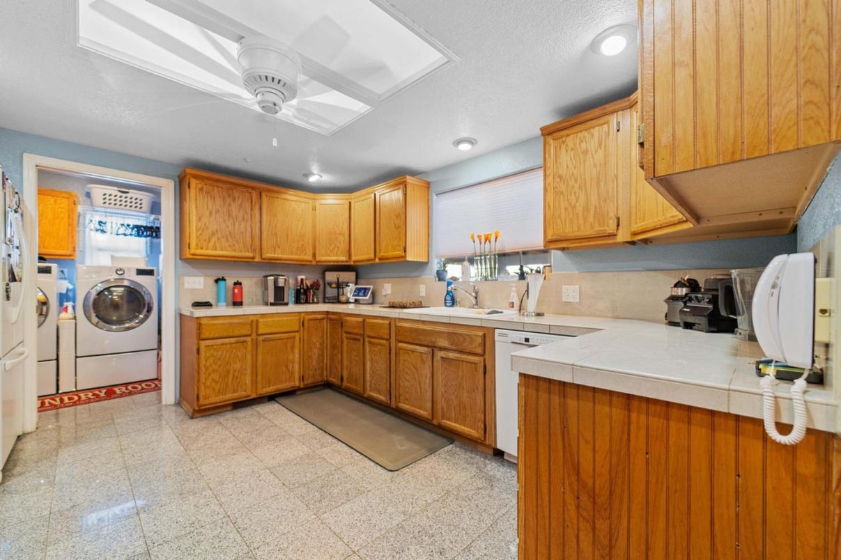 Interior, Kitchen, Recessed Lighting, Washer