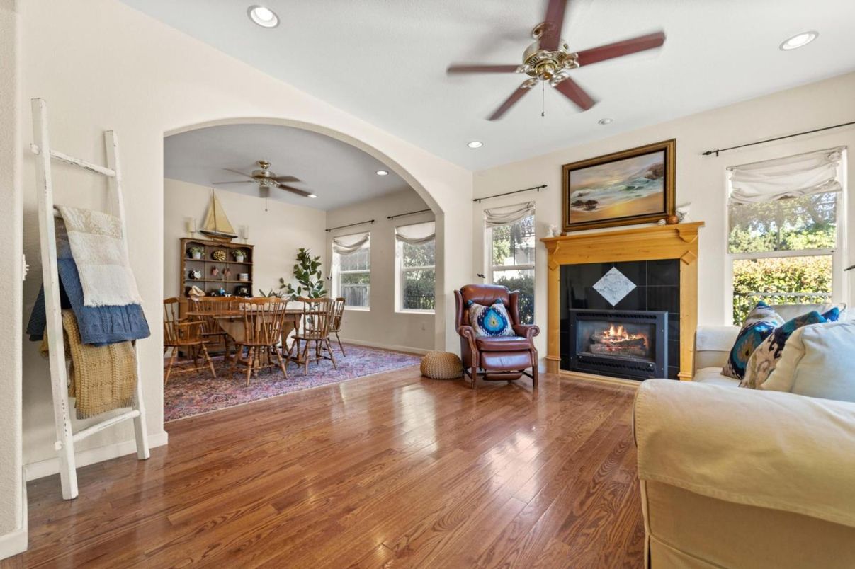 Dining room, Fireplace, Interior, Recessed Lighting, Wood Texture Flooring