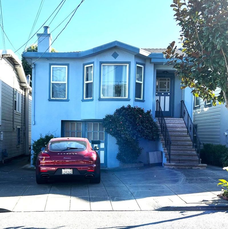 Exterior, Facade, Rowhouse