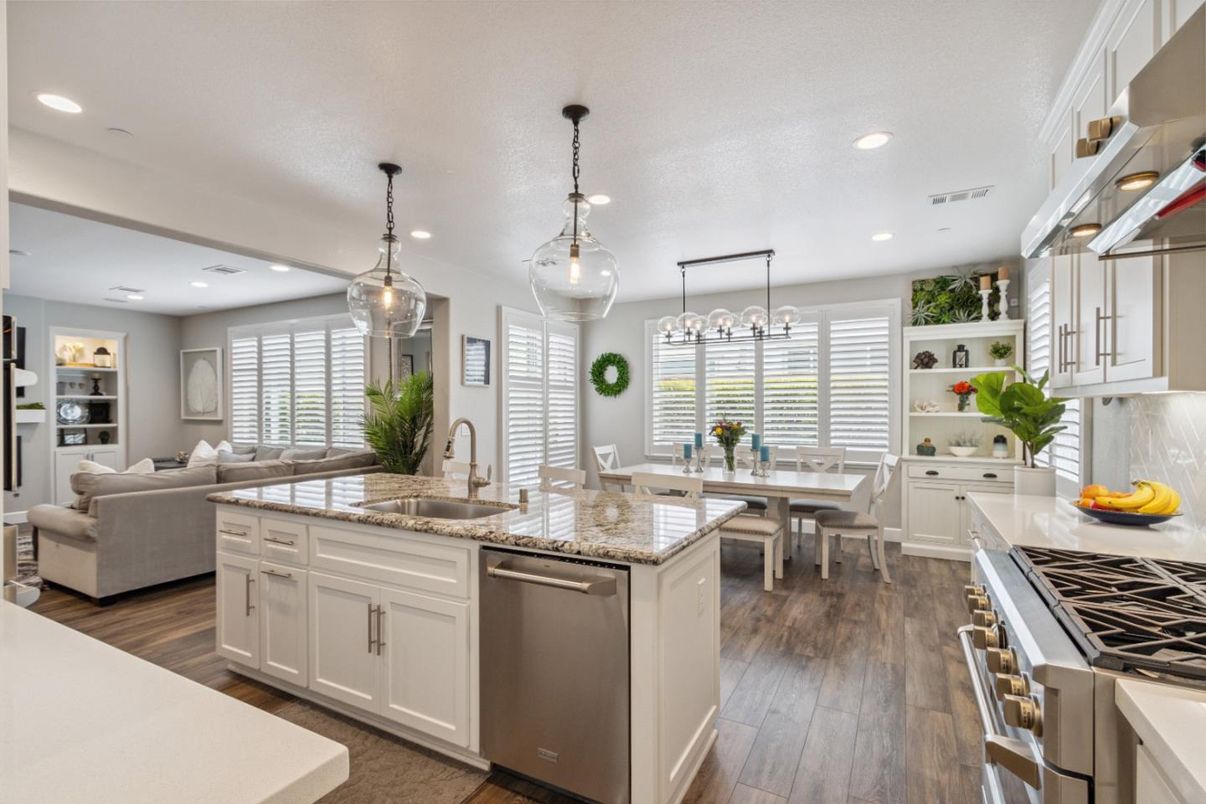 Dining room, Interior, Kitchen, Living room, Pendant Lights, Recessed Lighting, Stainless Steel Appliances, Wood Texture Flooring