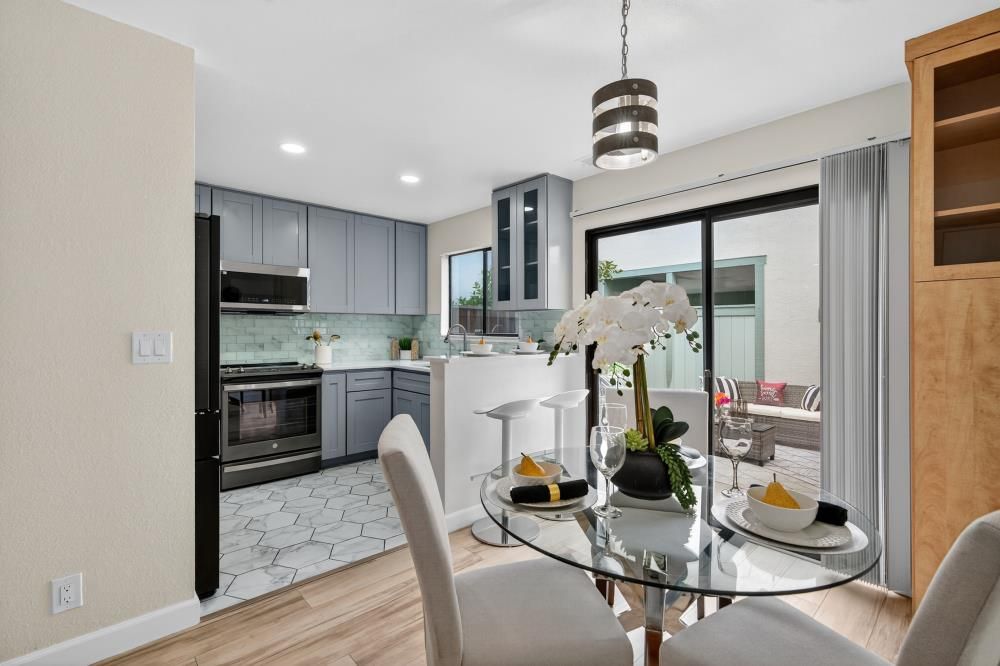Dining room, Interior, Kitchen, Pendant Lights, Recessed Lighting, Wood Texture Flooring