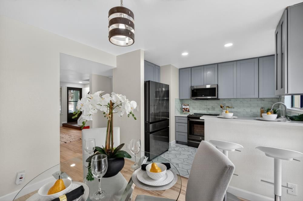 Dining room, Interior, Kitchen, Recessed Lighting, Stainless Steel Appliances
