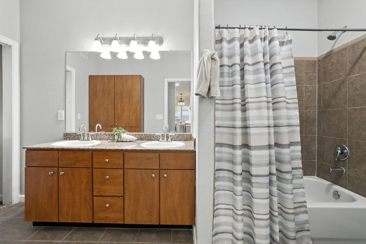 Bathroom, Dual Sink Vanities, Interior