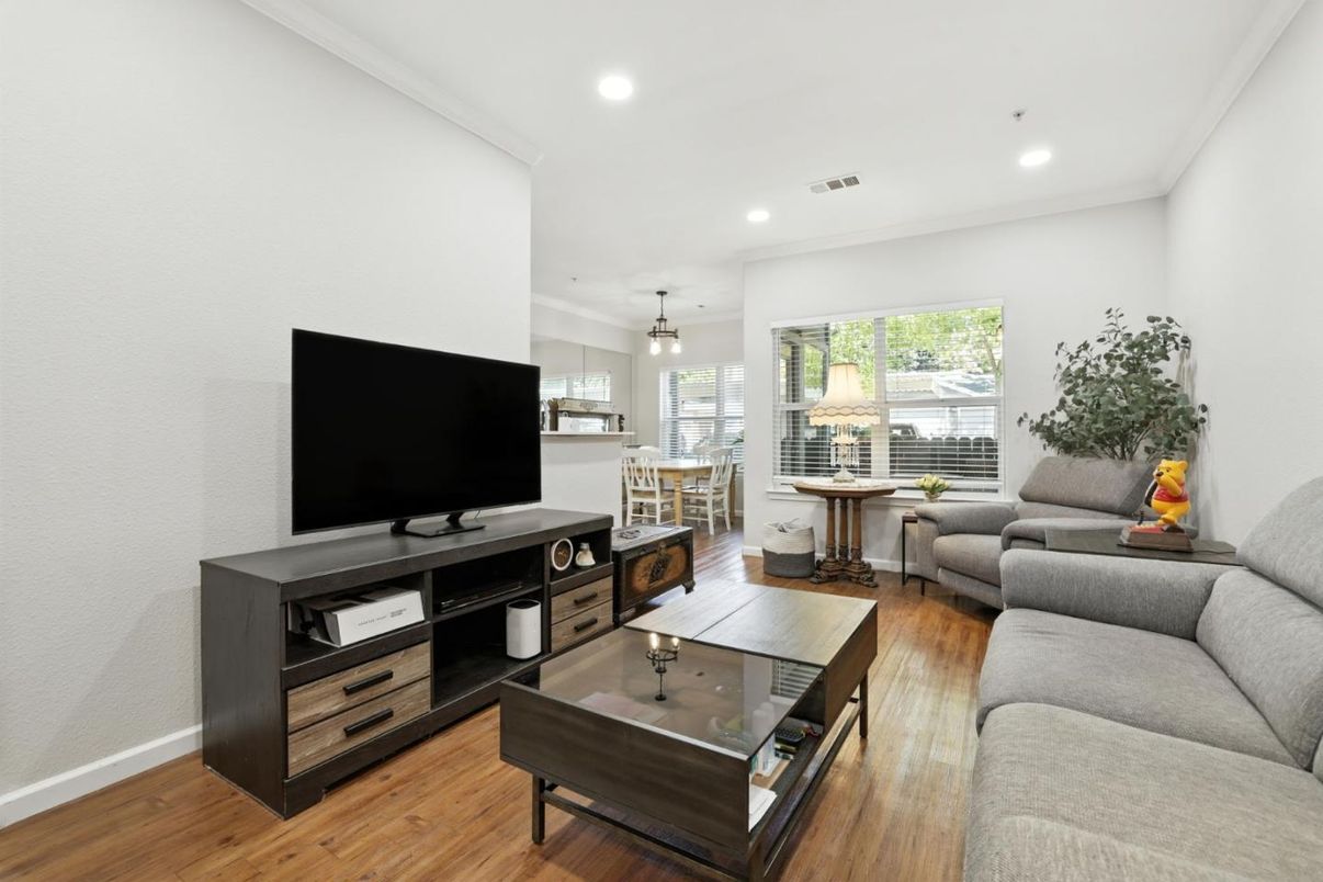 Dining room, Interior, Living room, Pendant Lights, Recessed Lighting, Wood Texture Flooring