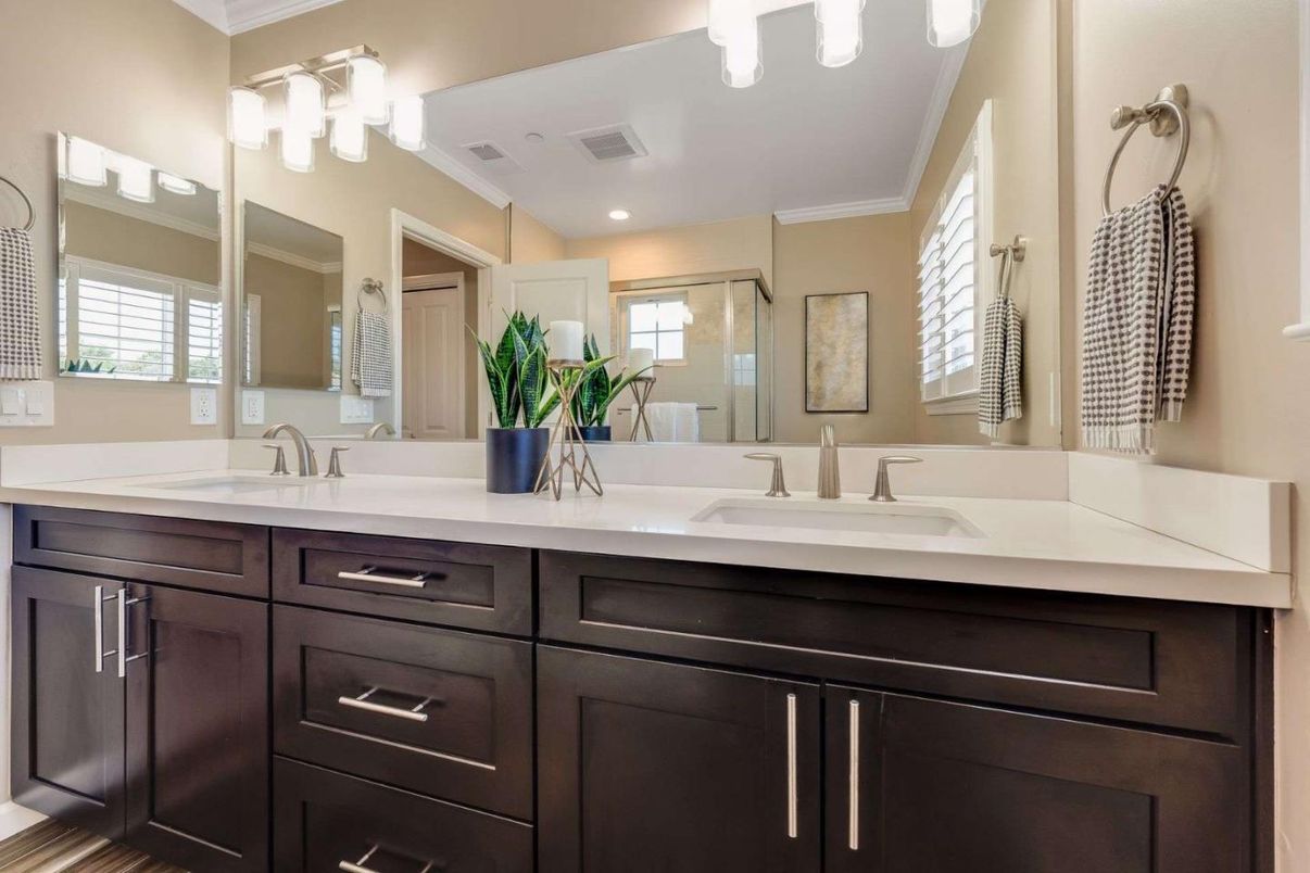 Bathroom, Dual Sink Vanities, Interior, Recessed Lighting