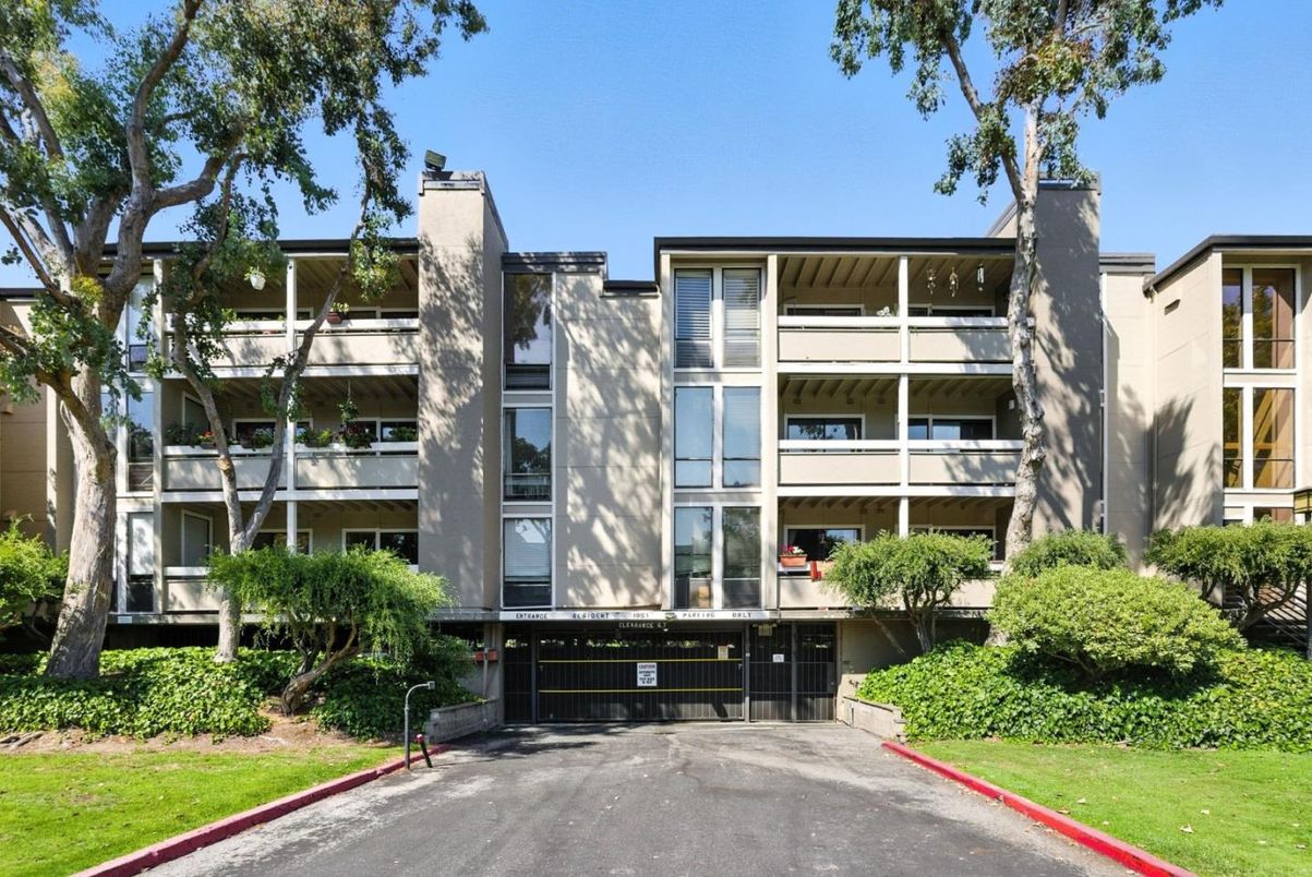 Exterior, Facade, Condo Building