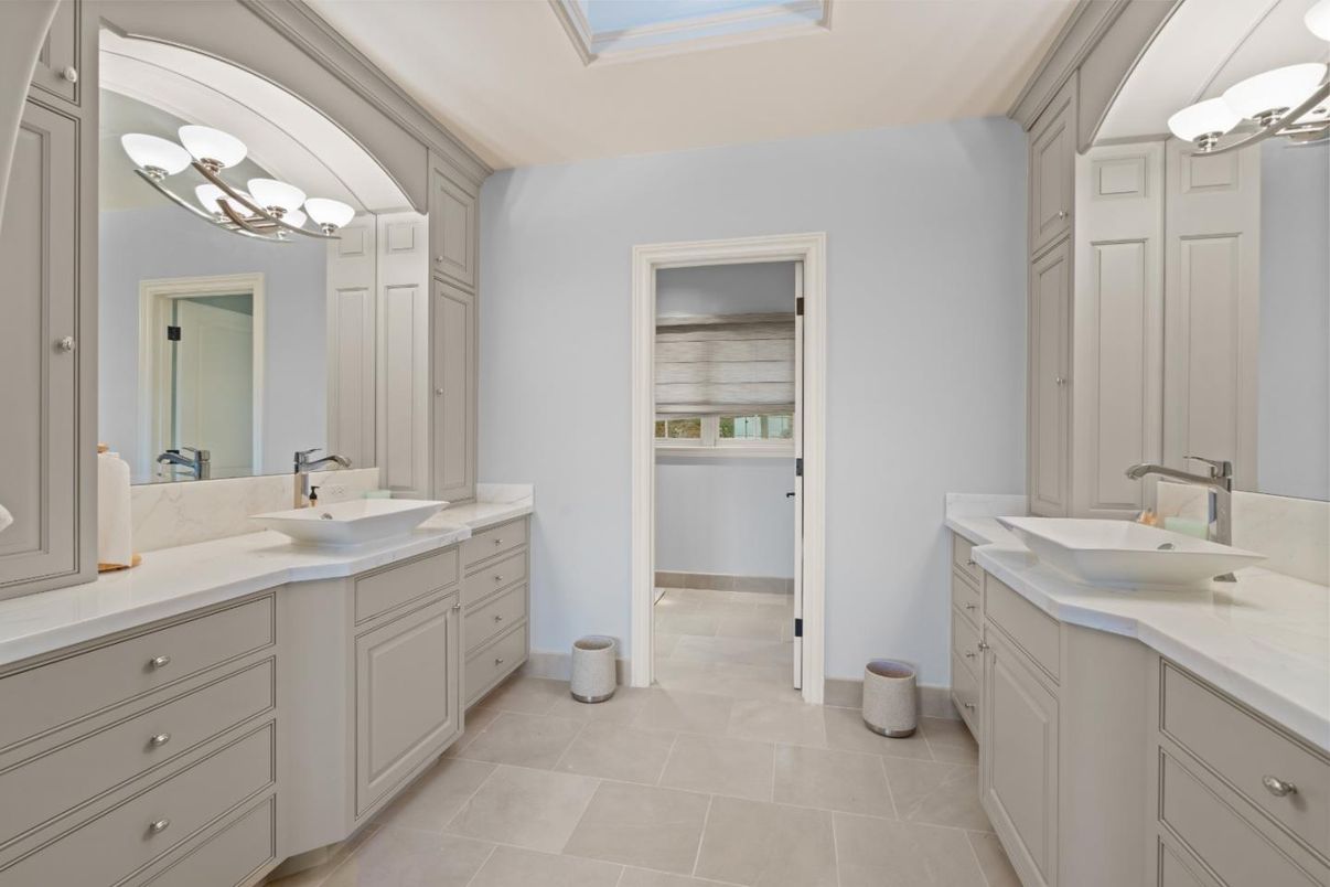 Bathroom, Dual Sink Vanities, Interior