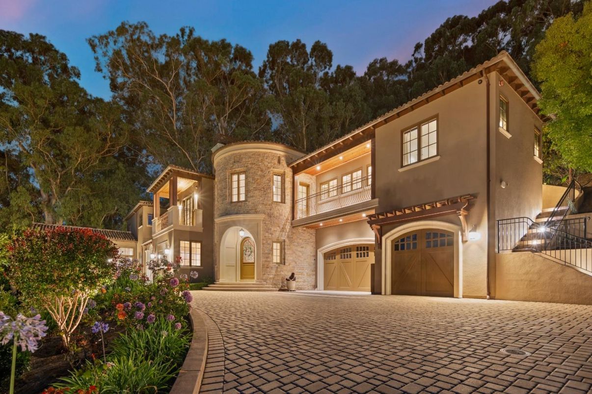 Attached, Exterior, Facade, Mediterranean