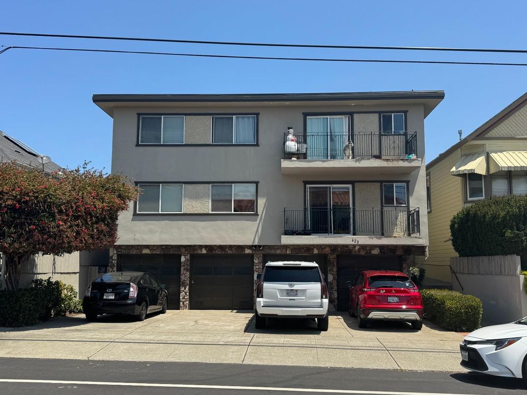 Attached, Exterior, Facade, Modern