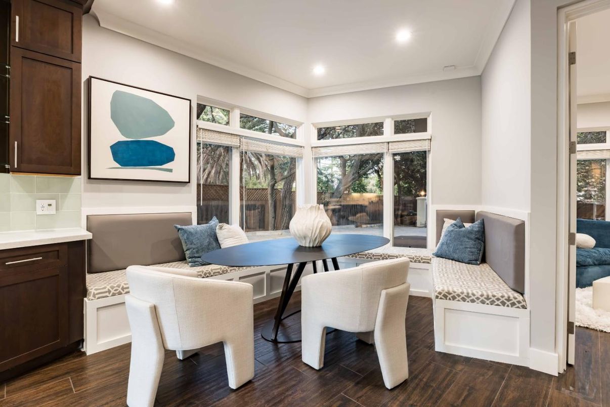 Dining room, Interior, Recessed Lighting, Sun Room, Wood Texture Flooring