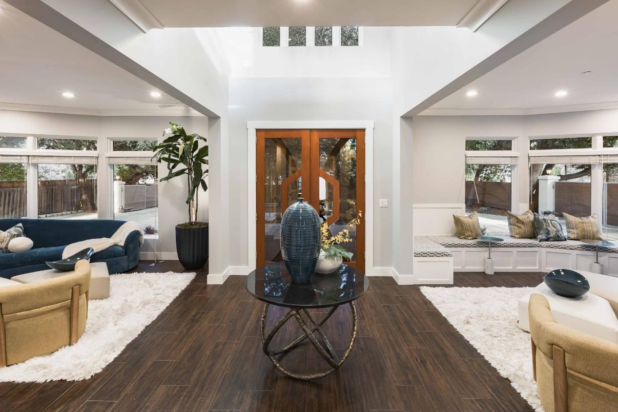 Interior, Recessed Lighting, Wood Texture Flooring