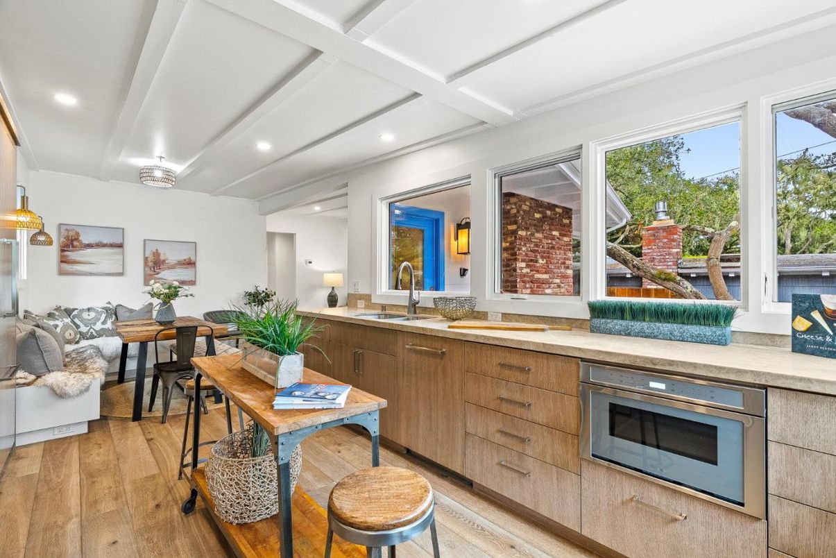 Dining room, Interior, Kitchen, Recessed Lighting, Wood Texture Flooring