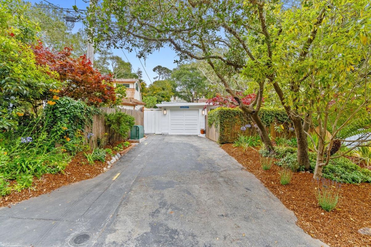 Detached Garage, Exterior