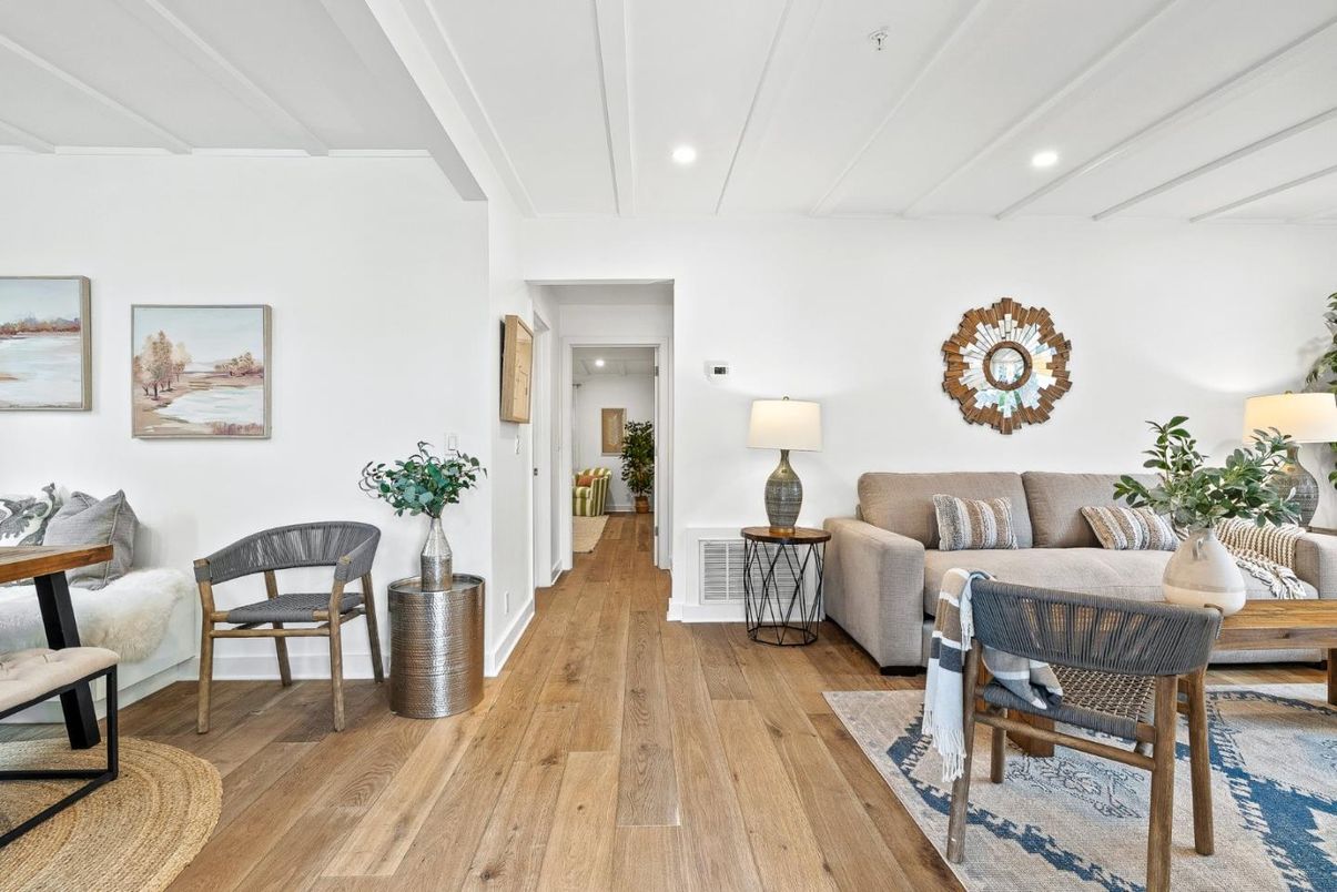 Interior, Living room, Recessed Lighting, Wood Texture Flooring