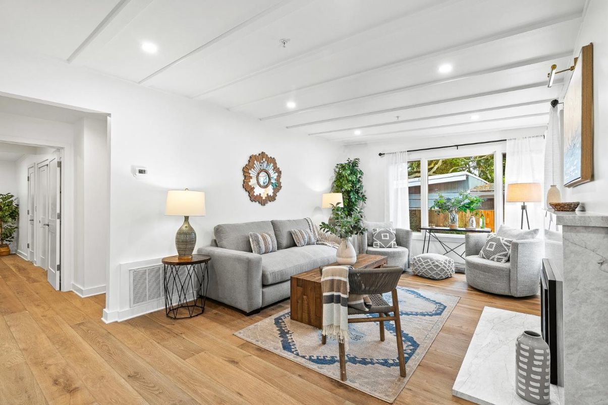 Interior, Living room, Recessed Lighting, Wood Texture Flooring