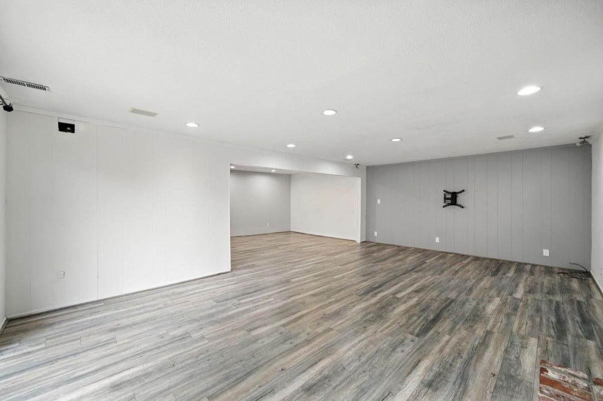 Empty room, Interior, Recessed Lighting, Wood Texture Flooring