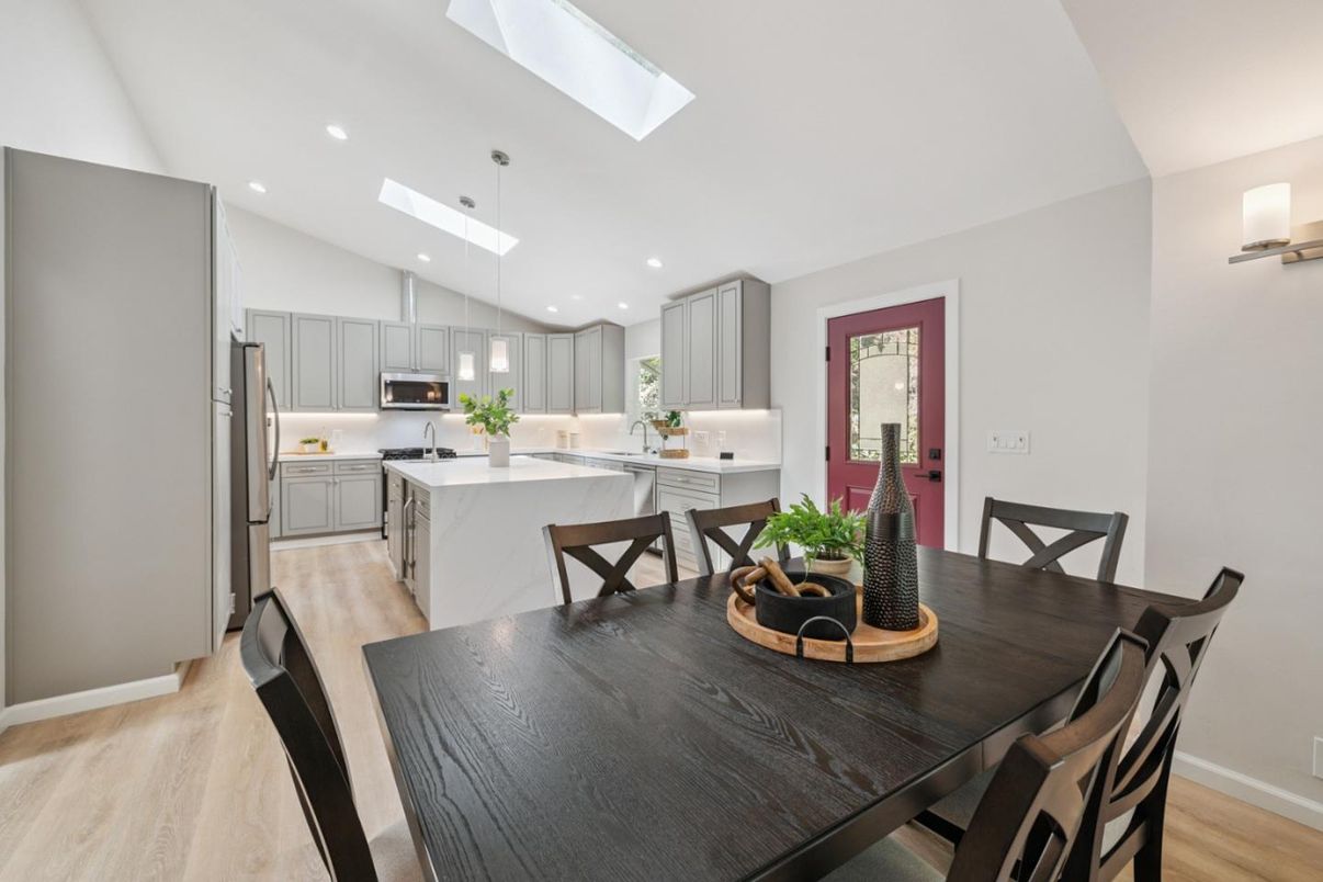 Dining room, Interior, Kitchen, Pendant Lights, Recessed Lighting, Wood Texture Flooring