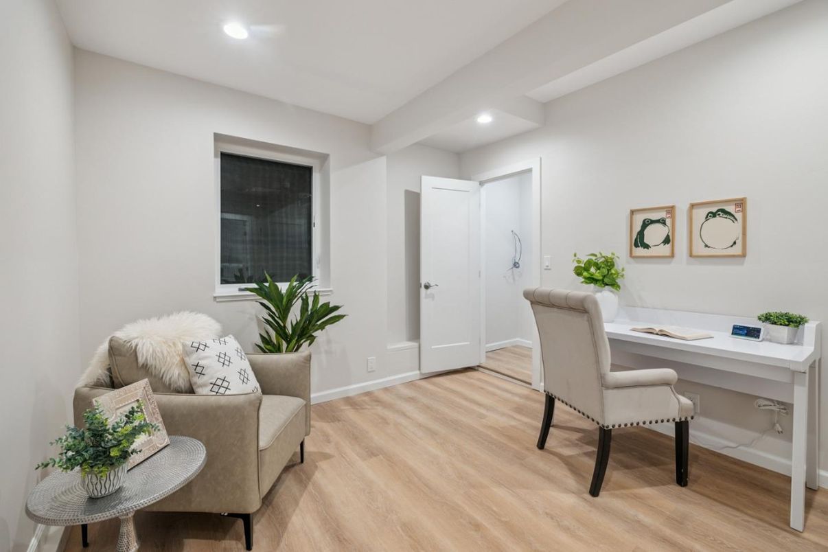 Home Office, Interior, Recessed Lighting, Wood Texture Flooring