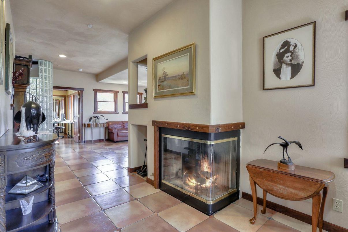 Fireplace, Interior, Recessed Lighting