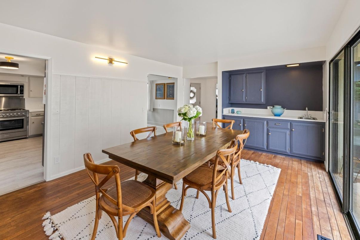 Dining room, Interior, Kitchen, Stainless Steel Appliances, Wood Texture Flooring