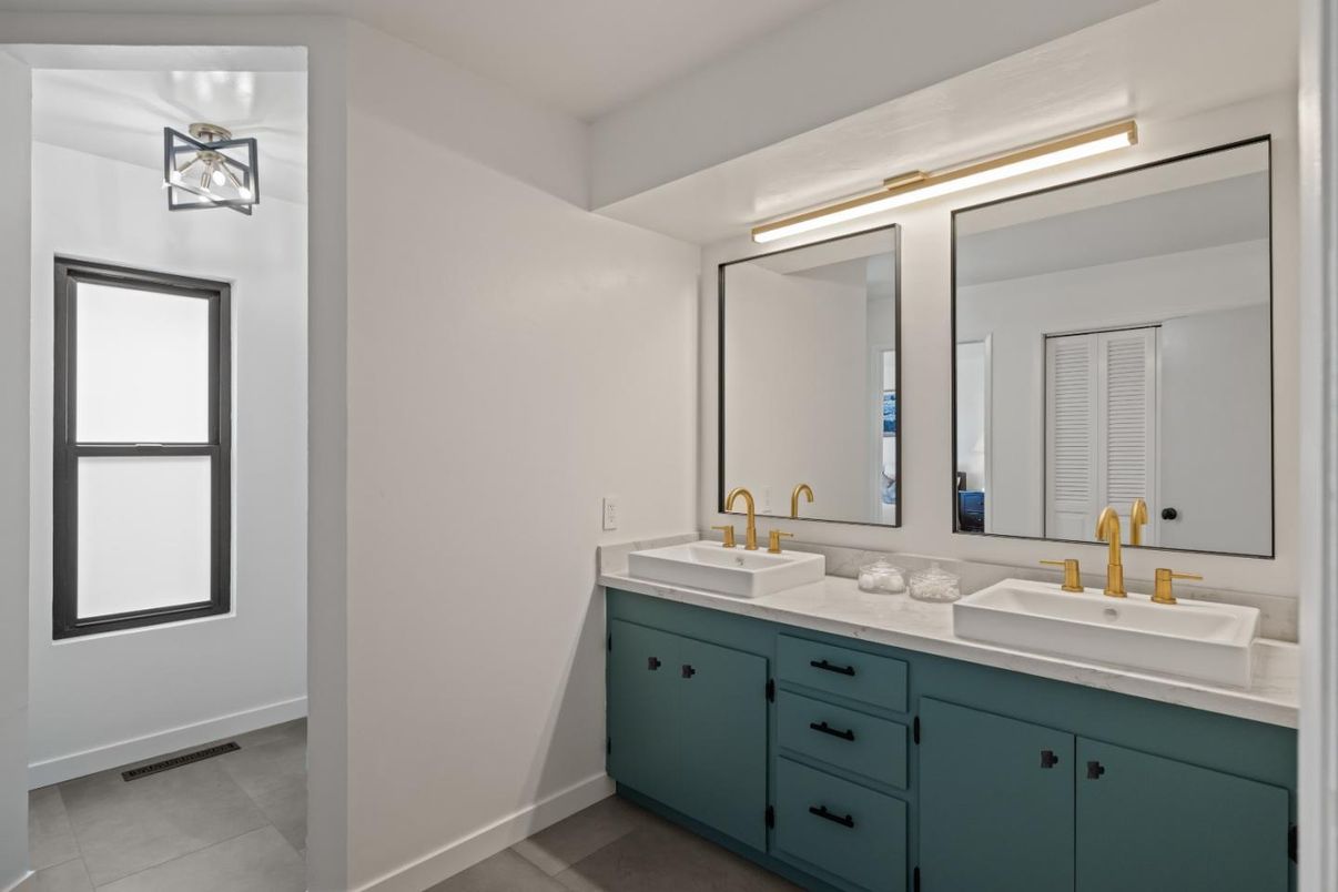 Bathroom, Dual Sink Vanities, Interior