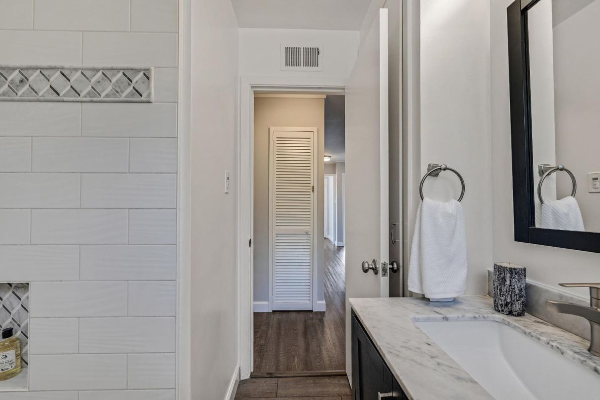 Bathroom, Dual Sink Vanities, Interior, Wood Texture Flooring