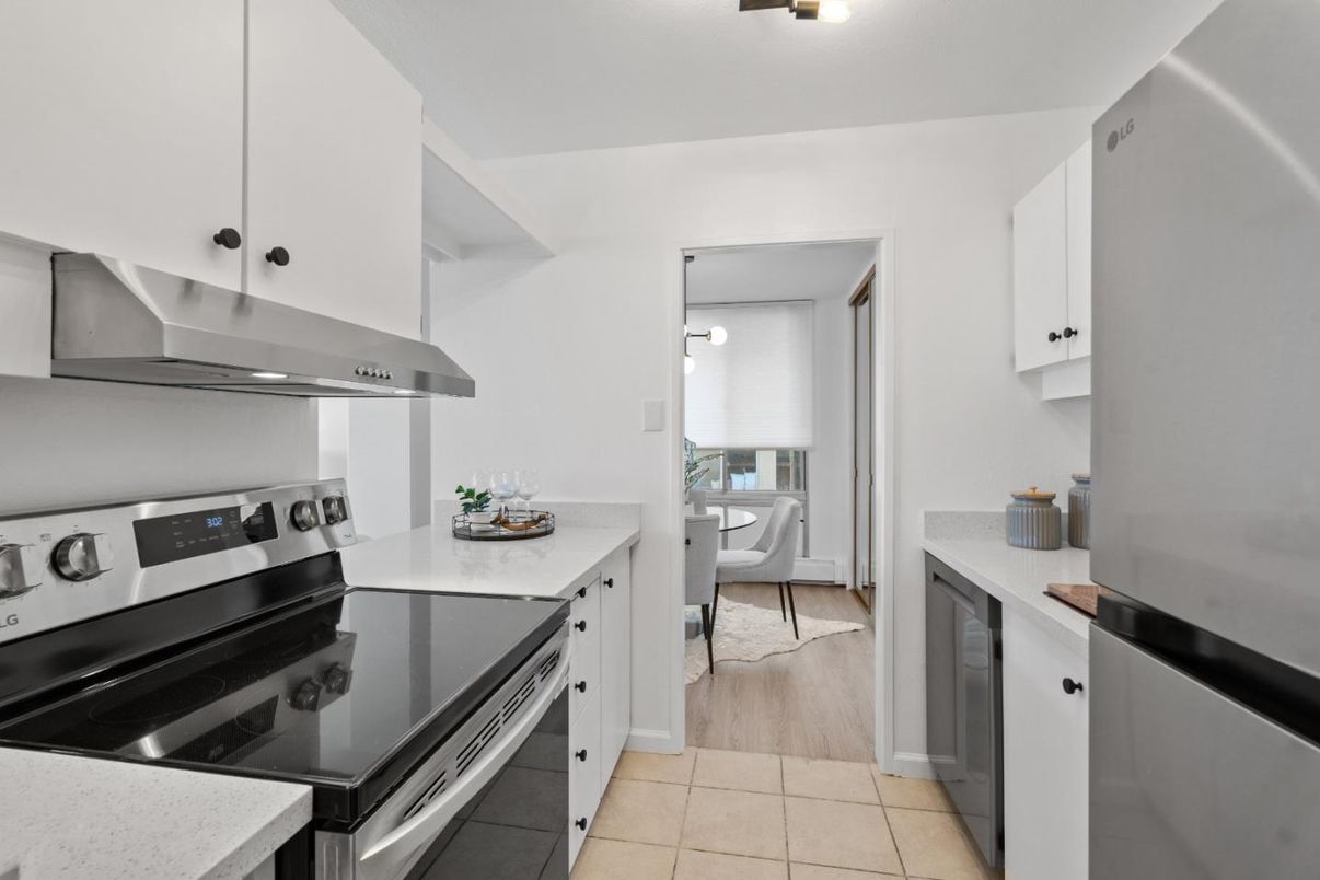 Dining room, Interior, Kitchen, Stainless Steel Appliances, Wood Texture Flooring
