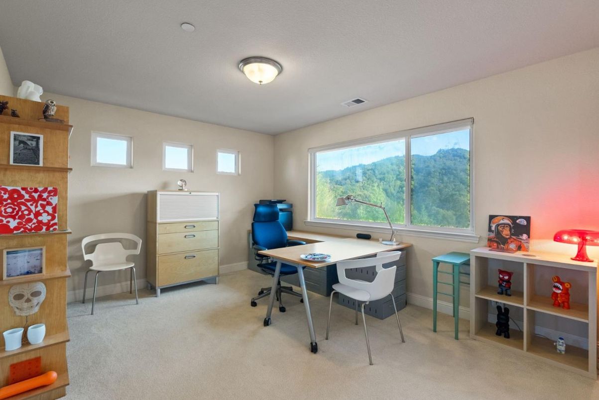 Home Office, Interior