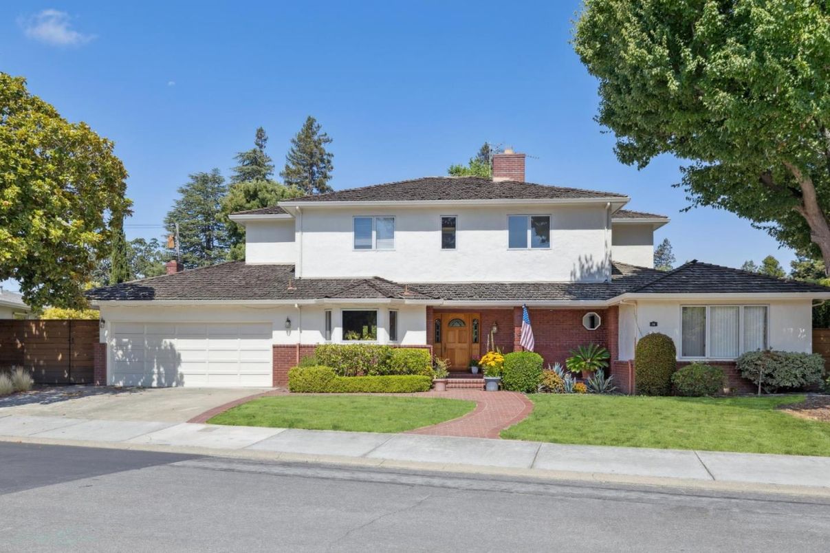 Attached, Exterior, Facade, Brick Facade, American Foursquare
