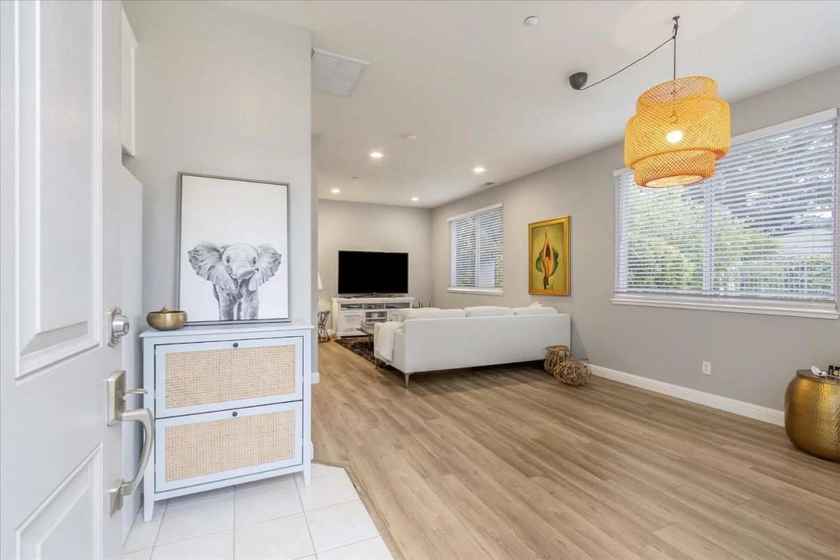 Interior, Living room, Pendant Lights, Recessed Lighting, Wood Texture Flooring