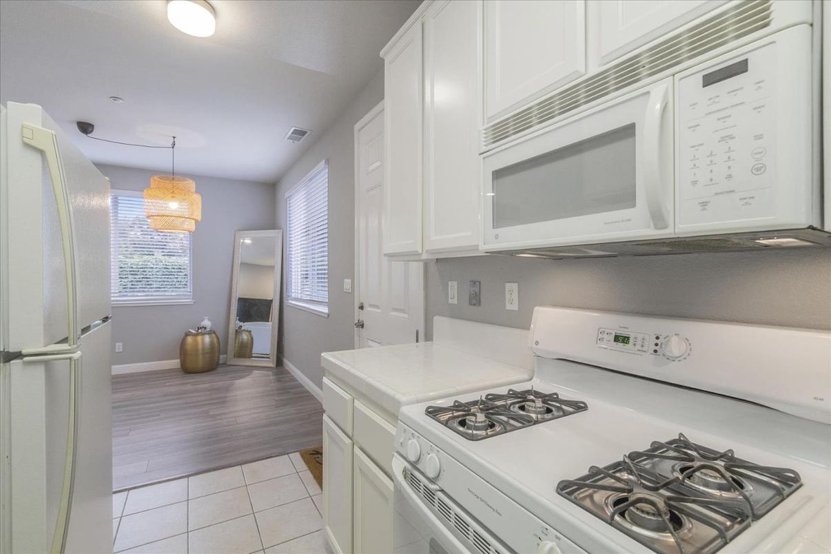 Chandelier, Interior, Kitchen, Wood Texture Flooring