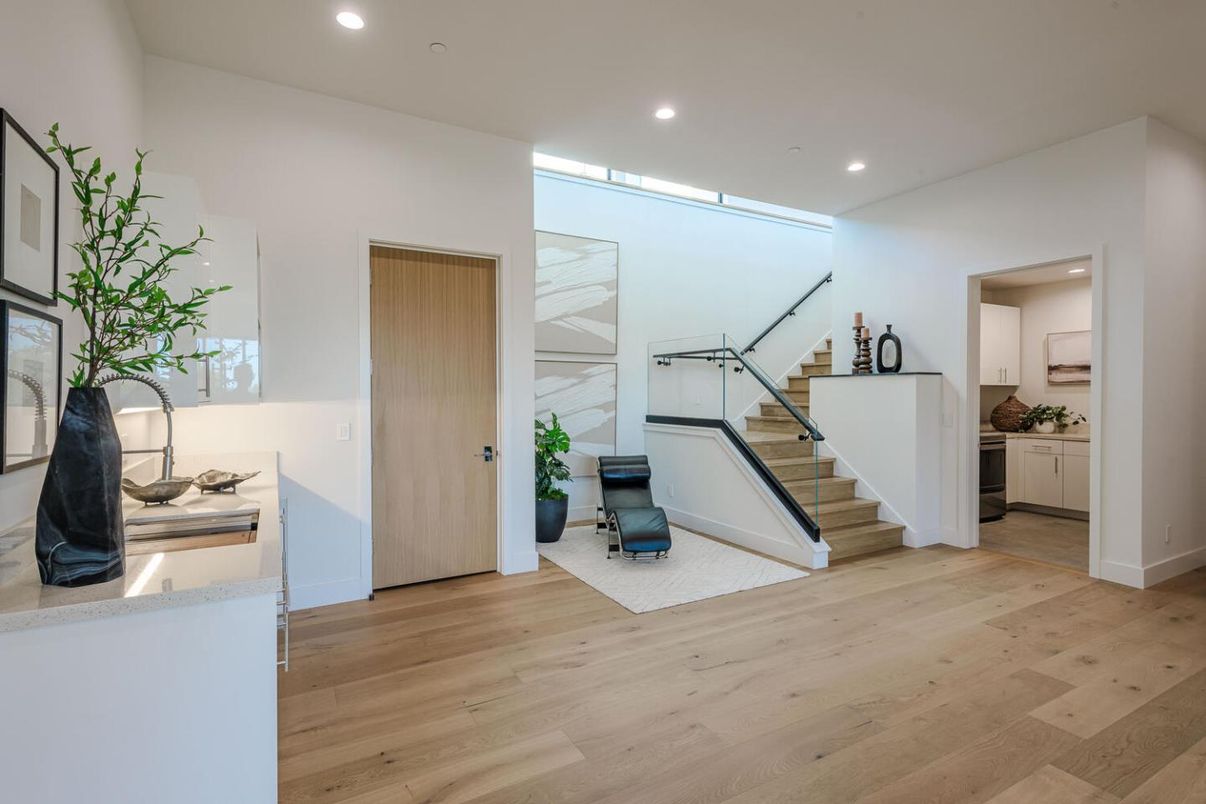 Interior, Recessed Lighting, Wood Texture Flooring