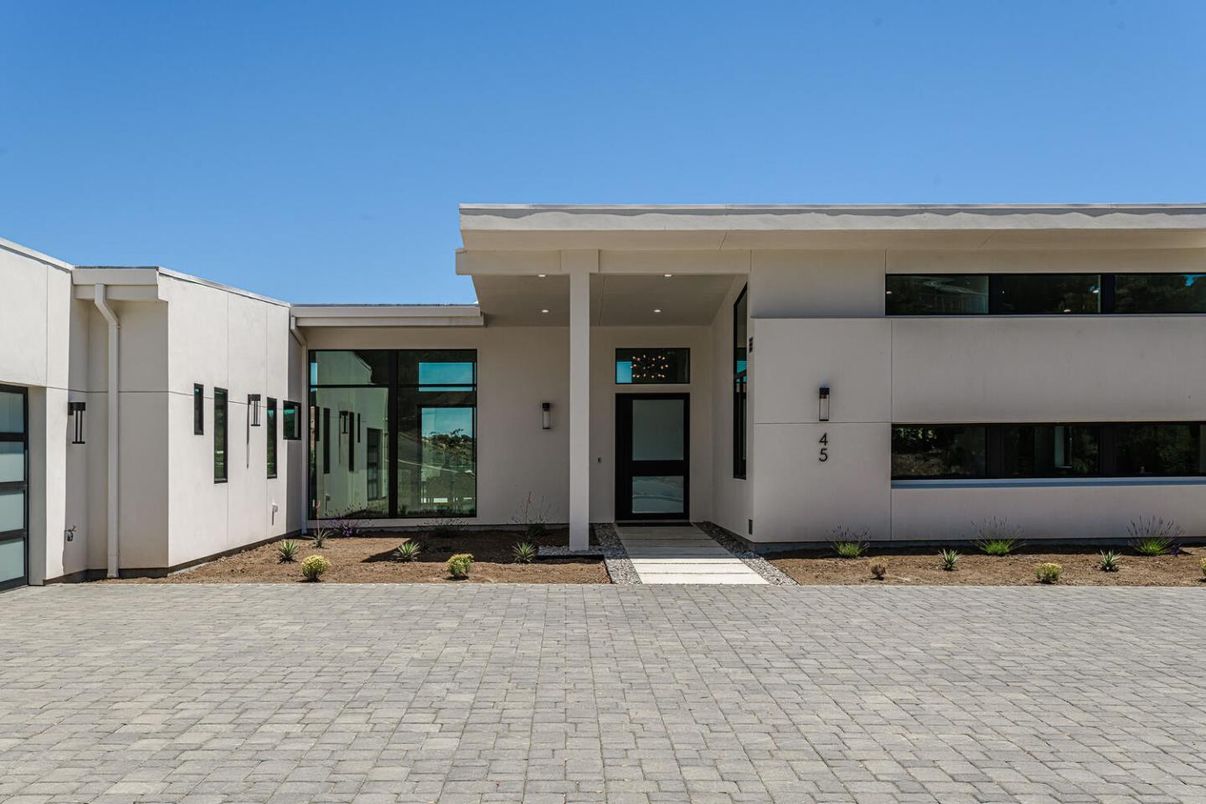 Exterior, Facade, Modern