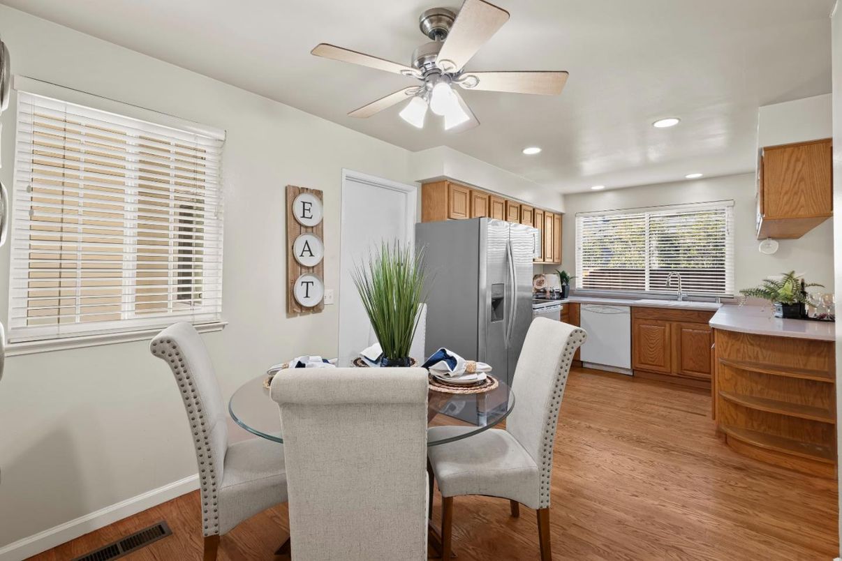 Dining room, Interior, Kitchen, Recessed Lighting, Wood Texture Flooring