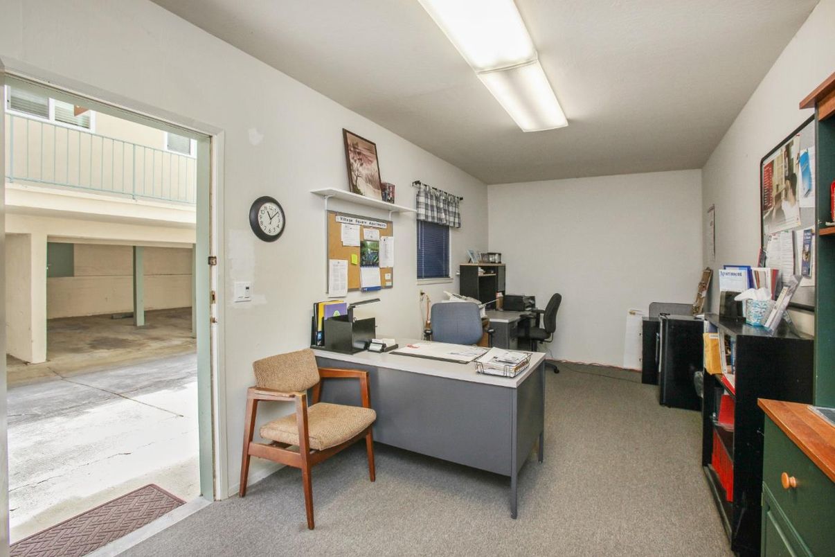 Home Office, Interior