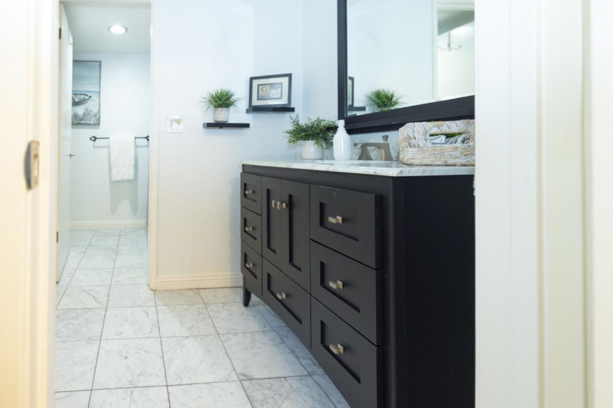 Bathroom, Interior, Marble, Recessed Lighting