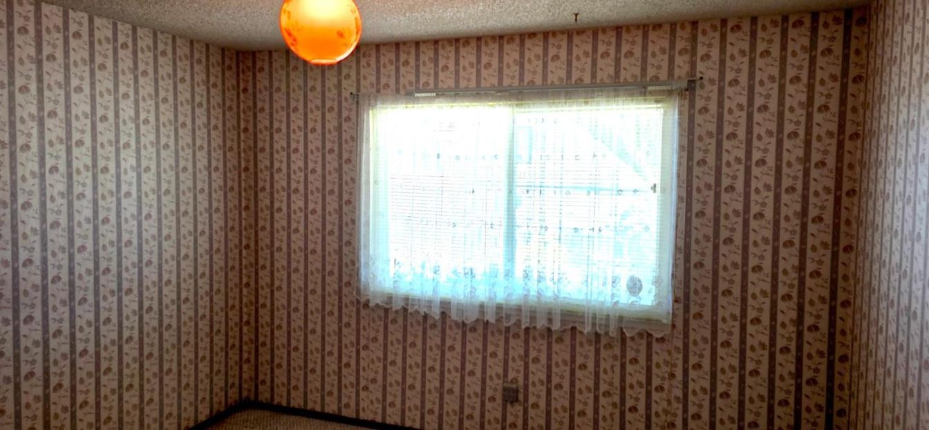 Empty room, Interior, Pendant Lights