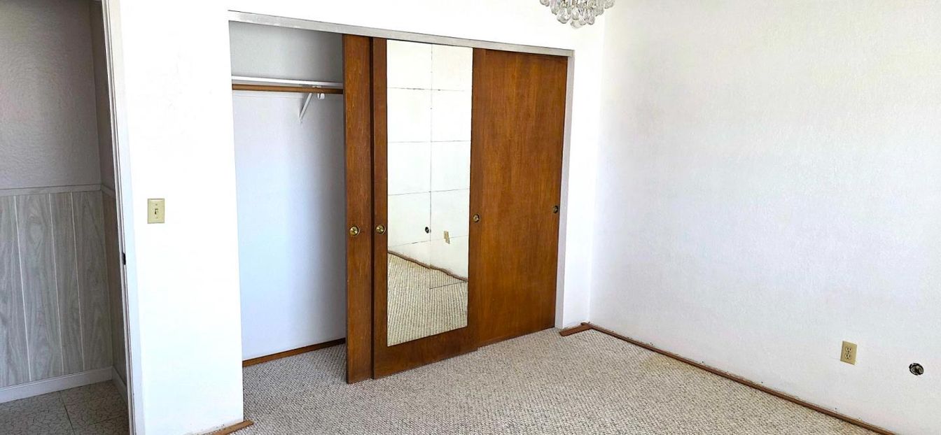 Chandelier, Empty room, Interior