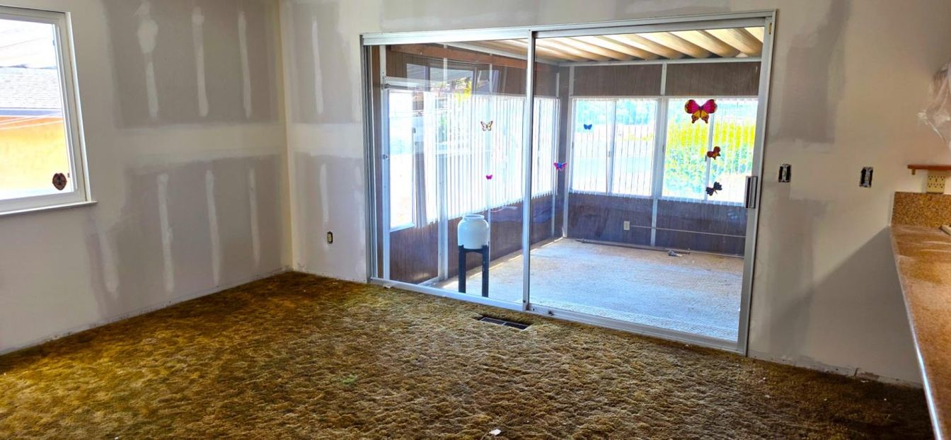 Empty room, Interior