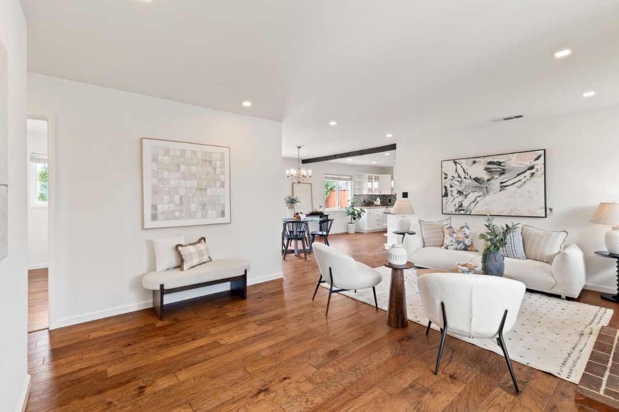 Chandelier, Dining room, Interior, Living room, Recessed Lighting, Wood Texture Flooring