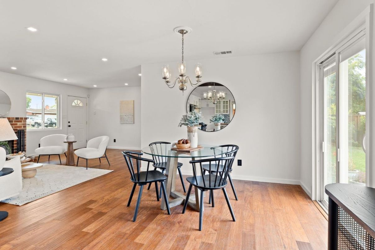 Chandelier, Dining room, Interior, Recessed Lighting, Wood Texture Flooring