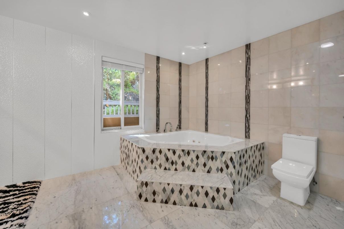 Bathroom, Interior, Marble, Recessed Lighting