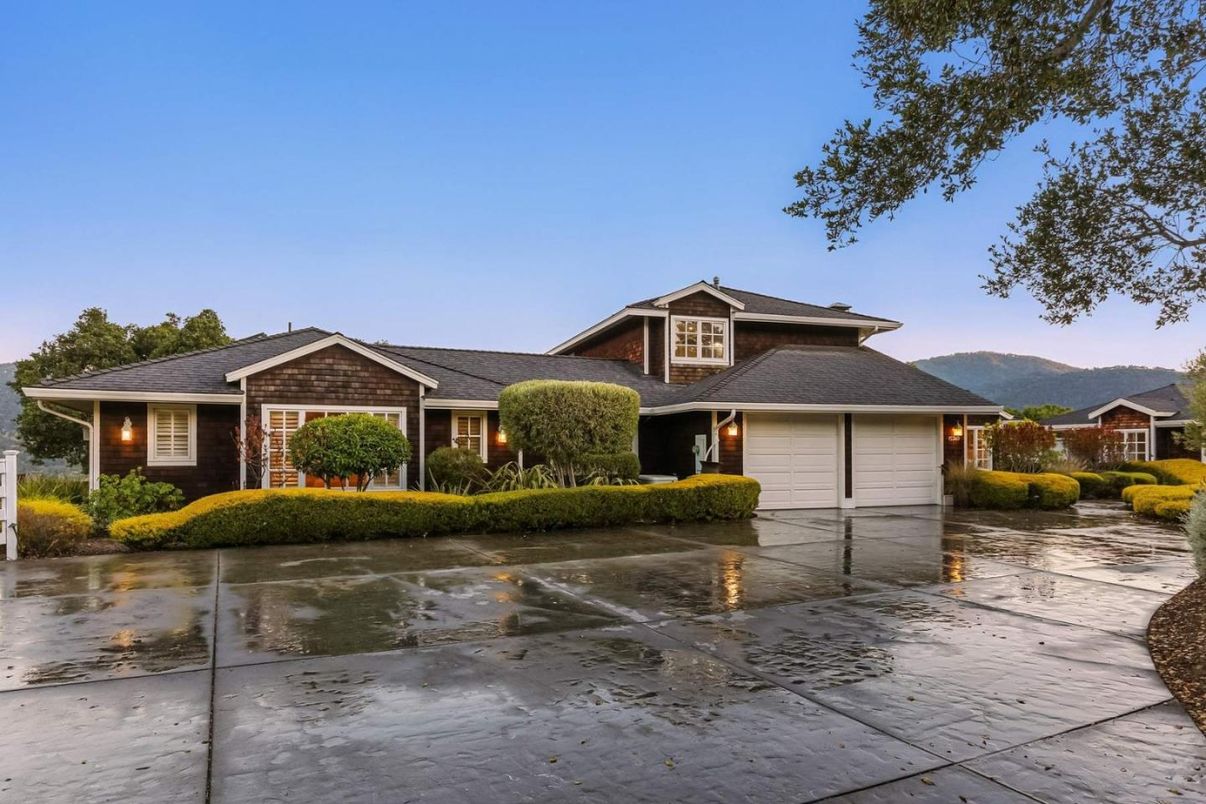 Attached, Exterior, Facade, Brick Facade, Ranch